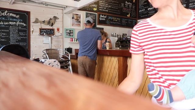 Cape Cod VLOGS | Oldest House + Vrbo Tour PART 3 смотреть онлайн