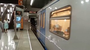Метро поезд 81-760 ока с синими дверями! На станции Боровское Шоссе!