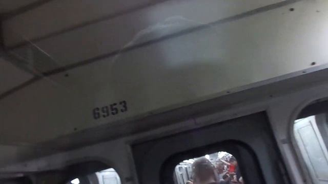 Метропоезд Санкт-Петербурга 9-175: метровагон Ем-501, б. 6953 - 1 линия (21.07.19) смотреть онлайн