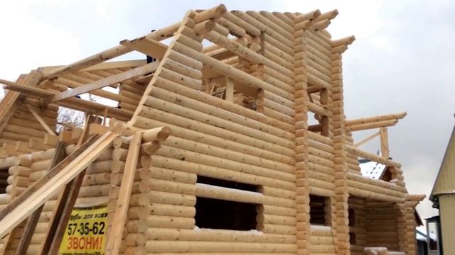 Пятый день строительства дома из оцилиндрованного бревна в Нижневартовске смотреть онлайн