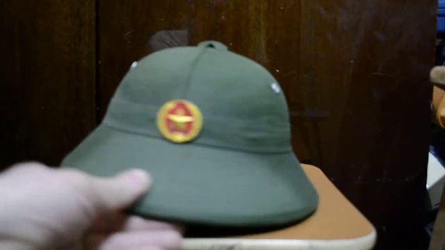 Коллекция необычных головных уборов смотреть онлайн