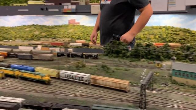 Lehigh Keystone Valley Railfanning with ho scale hump yard operations смотреть онлайн