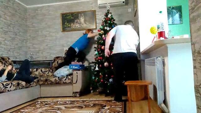 New Year Tree Time Lapse смотреть онлайн