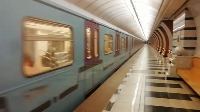 Поезд ока 81-760А/761А/763А (Баклажан) на станции парк победы смотреть онлайн