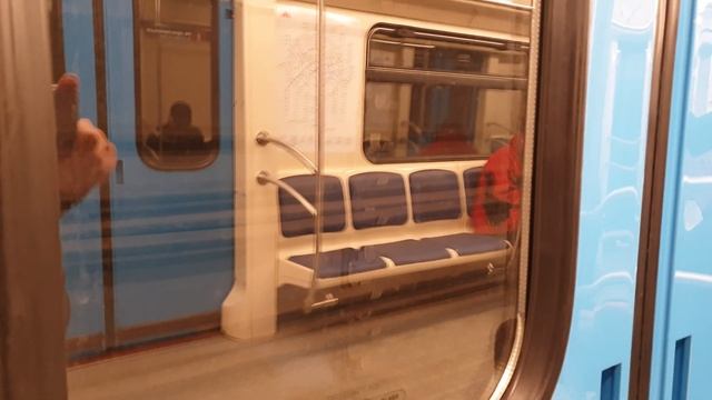 УДИВИТЕЛЬНО!!! ОСТАНОВКА В ТОННЕЛЕ ЭЛЕКТРОПОЕЗД ОКА 81.761/760 смотреть онлайн