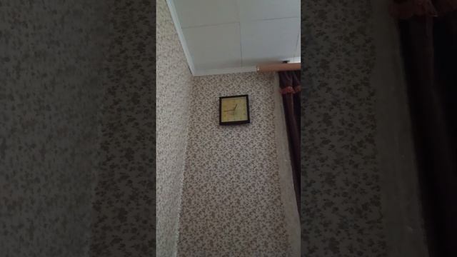 грустная стена, часы идут смотреть онлайн