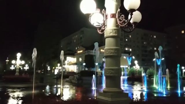 Свето-музыкальный фонтан. Прогулка по ночному парку. смотреть онлайн