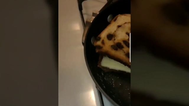 Cooking with Azealia Banks... She show's us one of her favorite meals to make смотреть онлайн