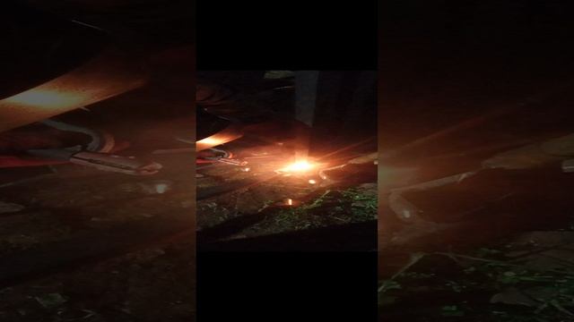 как смотреть на сварку без маски и глазам не больно😉