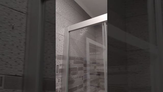 ШТОРКА НА ВАННУ KÜBELE DE019P4, ПРОФИЛЬ ХРОМ МАТОВЫЙ, СТЕКЛО БЕСЦВЕТНОЕ смотреть онлайн