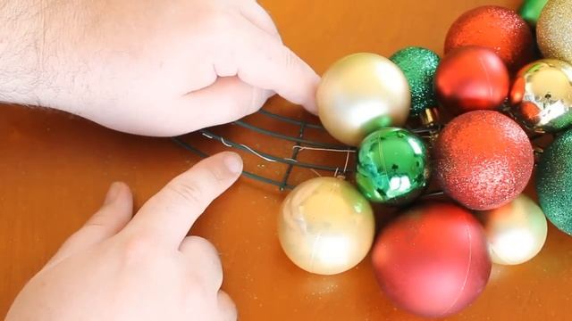 DIY: Christmas Ornament Wreath!! смотреть онлайн
