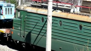 Служебный поезд с разной техникой, электровоз ВЛ11 230/223Б
