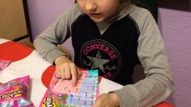 РАСПАКОВКА ШОПКИНС ИГРУШКА ДЛЯ ДЕТЕЙ,ДЕТСКОЕ ВИДЕО shopkins МАЛЕНЬКИЙ БЛОГЕР СМИКСSHOW смотреть онлайн