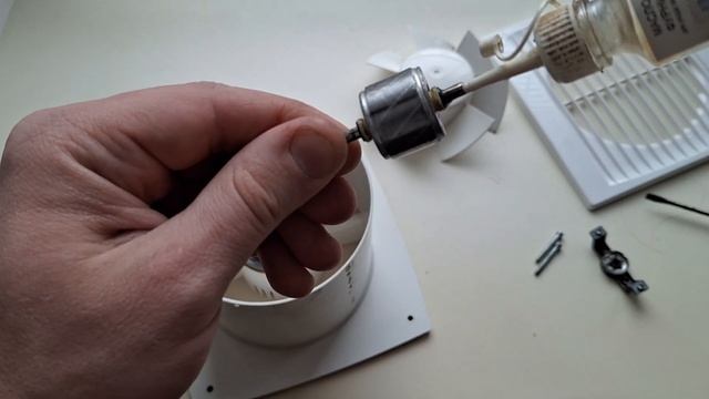 Как самому смазать вентилятор. Легкая разборка. Шум вентилятора пропал. смотреть онлайн