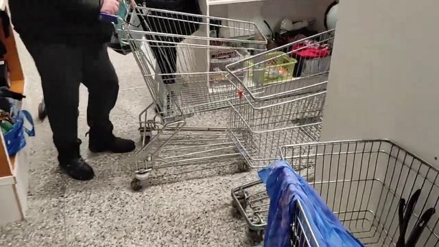 😲Что можно купить на финском базаре! смотреть онлайн