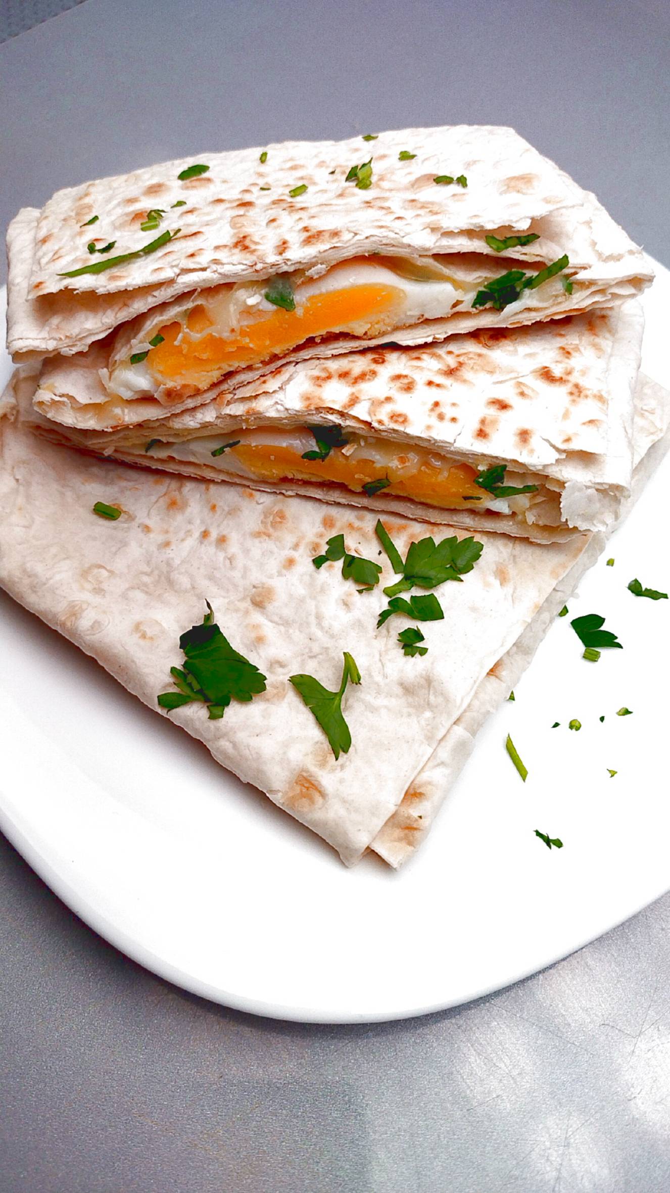 Хрустящая корочка и невероятно вкусная начинка👍И хлеба не нужно! Быстрый завтрак из лаваша смотреть онлайн