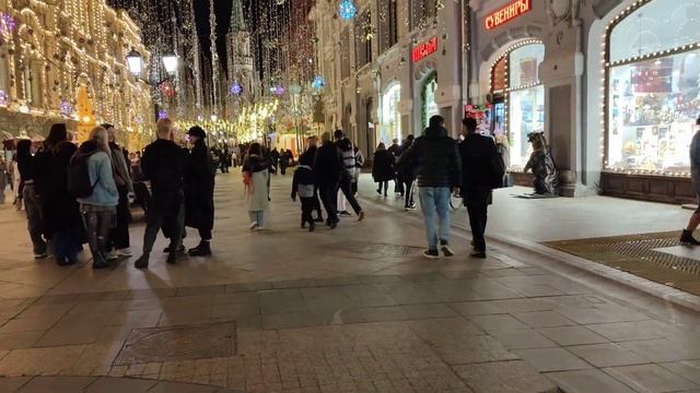 Фотосессии на Никольской улице Маленькой девочки арабки Девушек танцующих K-POP и туристов #Moscow смотреть онлайн