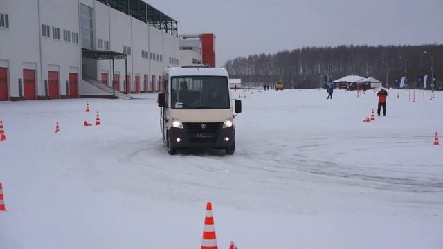 Вот как надо тренировать водителей "маршруток"! смотреть онлайн
