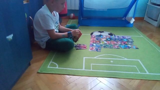 duża puszka kolekcjonera panini FIFA 365 2024 смотреть онлайн