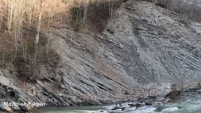 За кусок хлеба нанялся поднести сумки кухарке из богатого дома, а едва его увидела хозяйка... смотреть онлайн