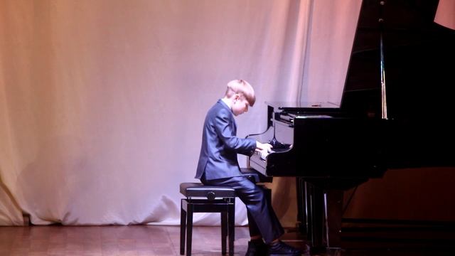 02 П. Чайковский "Подснежник" из цикла "Времена года", исп. Жуйков Савелий, преп. Пагина Т.Е. смотреть онлайн