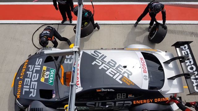 Maro Engel pit-stop training смотреть онлайн