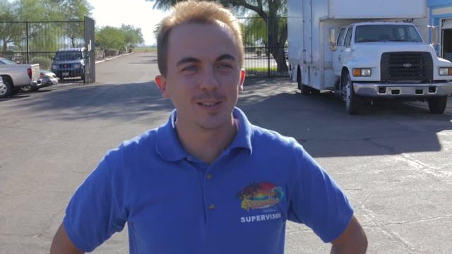 Frankie Muniz Tries Evoy смотреть онлайн