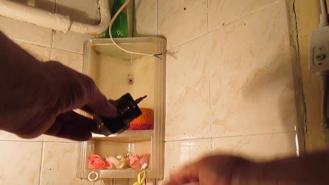 Как поменять настенную погоревшую двойную розетку в ванной. смотреть онлайн