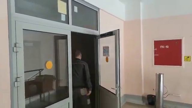 Работа пневматического доводчика Arctic Line 2.0 на алюминиевых дверях. Эпизод 1. смотреть онлайн