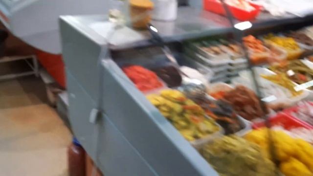 Верхний продуктовый рынок в Пятигорске💥Завтрак в кафе Санта Фе💥 Гастроном Кухни мира в Пятигорске. смотреть онлайн