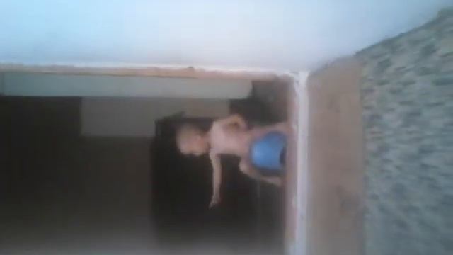 МАЛЬЧИК ИСПУГАЛСЯ ОТ ШУМА ДВЕРИ )) ПРИКОЛ)) смотреть онлайн