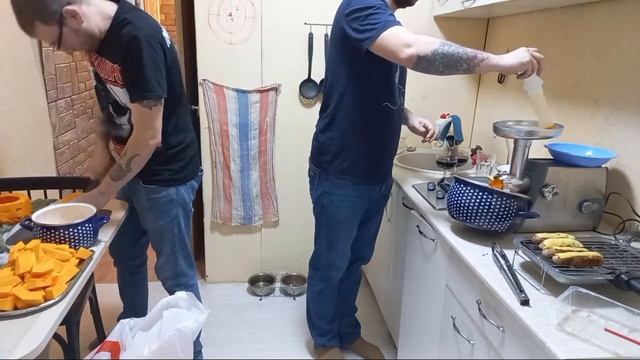 Пьяная кухня #1. Тыква и купаты 24 часа смотреть онлайн