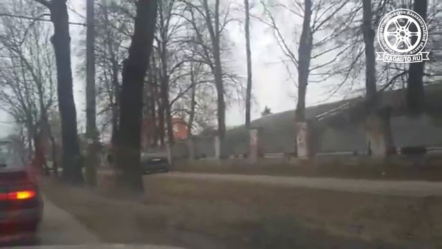Объезд пробки по тротуару. Емельянова. Калининград. 04.03.16 смотреть онлайн