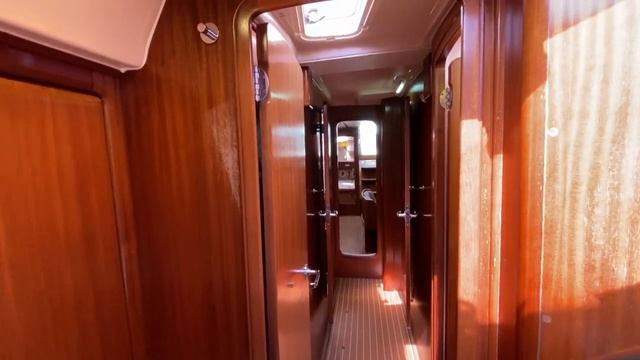 Bavaria 50 "La Perla" walk around видео на русском смотреть онлайн