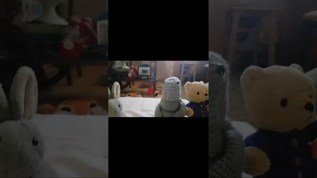 слово плюшевых игрушек . Синтепон на асфальте