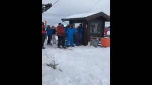 3 сноубордиста против бугеля