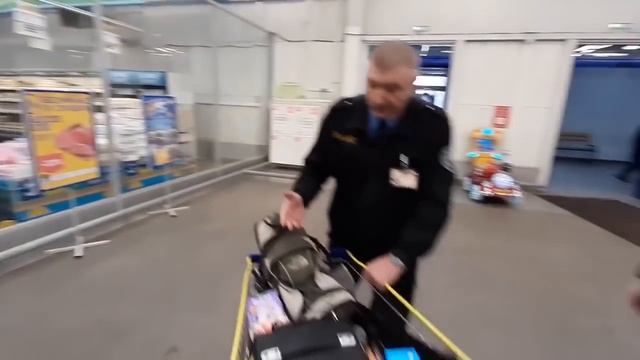 "ЛЕНТА" ТРАВИТ ДЕТЕЙ И ВЗРОСЛЫХ. "ЛЕНТЕ" ЗАКОН НЕ ПИСАН. смотреть онлайн