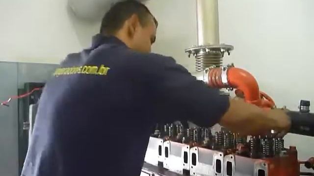 Scania DC 9 Desmontagem das unidades injetoras e cabeçotes смотреть онлайн