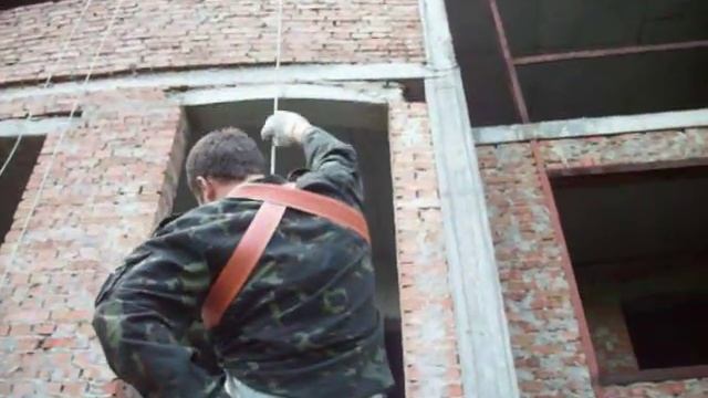 Нижняя страховка - спуск без страха смотреть онлайн