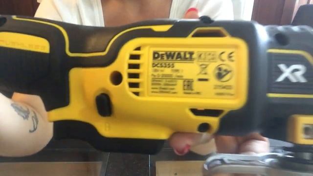 DeWALT DCS355 - Multiherramienta oscilante DeWALT - Narzędzie oscylacyjne DeWALT смотреть онлайн