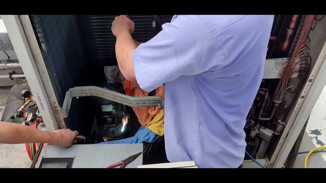 Daikin VRV 3 | How to replace standard 2 compressor смотреть онлайн
