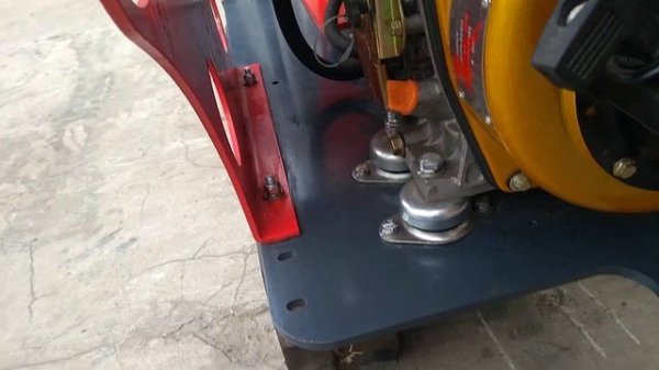 VID 20231005 095853 HENG WANG 08 Мини экскаватор.Внешний осмотр и запуск.