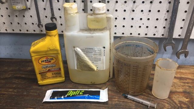 How to correctly mix your 2 stroke oil for trimmers, chainsaws, blowers, etc. смотреть онлайн