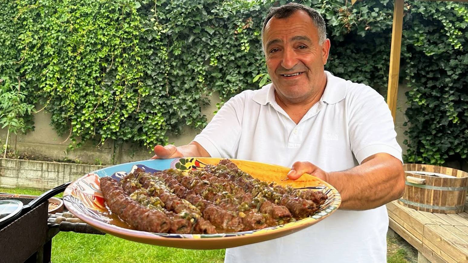 Люля-кебаб из баранины и говядины с овощами, куриные крылышки на мангале и вкусный овощной соус смотреть онлайн