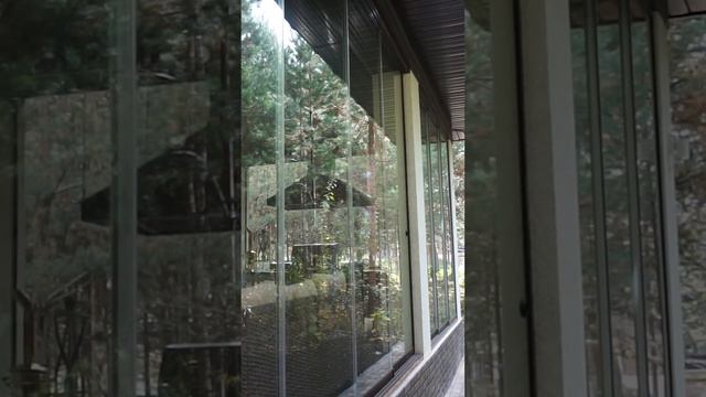 Безрамное остекление террасы. #остекление #сосны #терраса #short #shorts смотреть онлайн