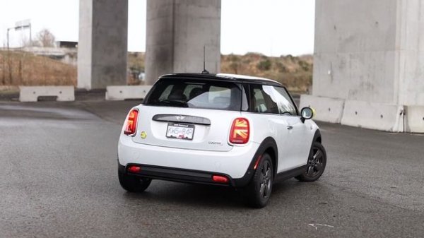 2021 Mini Cooper SE Review / The Electric Mini Cooper