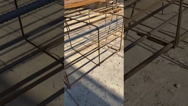 Процесс вязания балки из арматуры,под армопояс ⚒️ смотреть онлайн