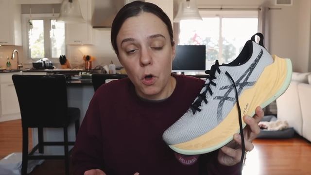 Which Shoe Should You Buy? New Balance SC Trainer vs. Asics SuperBlast смотреть онлайн