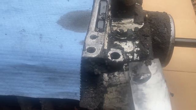 Mci bus repair, easy job isn’t ever easy. Air leaks, oil leaks, fan assembly removal. смотреть онлайн