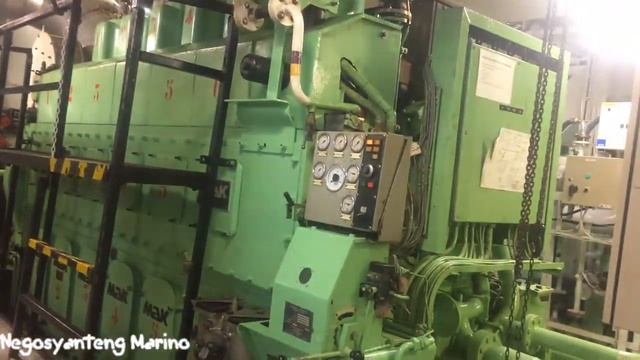 Twin MAK Main Engine and Cummins Generator Engine смотреть онлайн